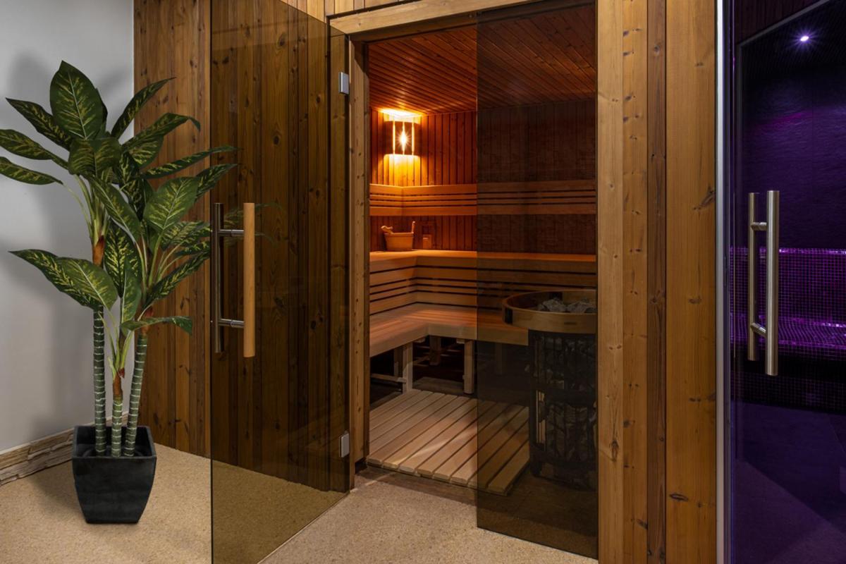 Keilberg Resort Loučná pod Klínovcem Exteriör bild