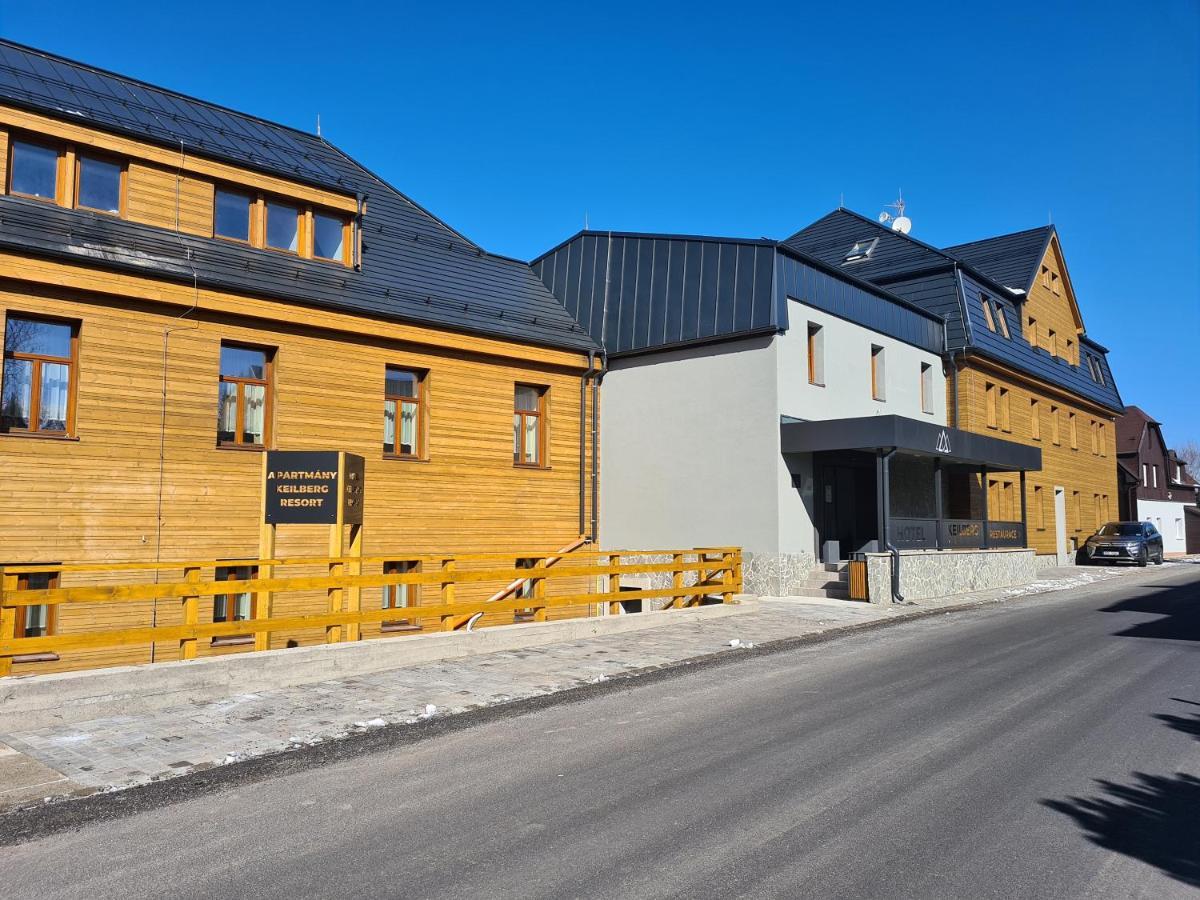 Keilberg Resort Loučná pod Klínovcem Exteriör bild